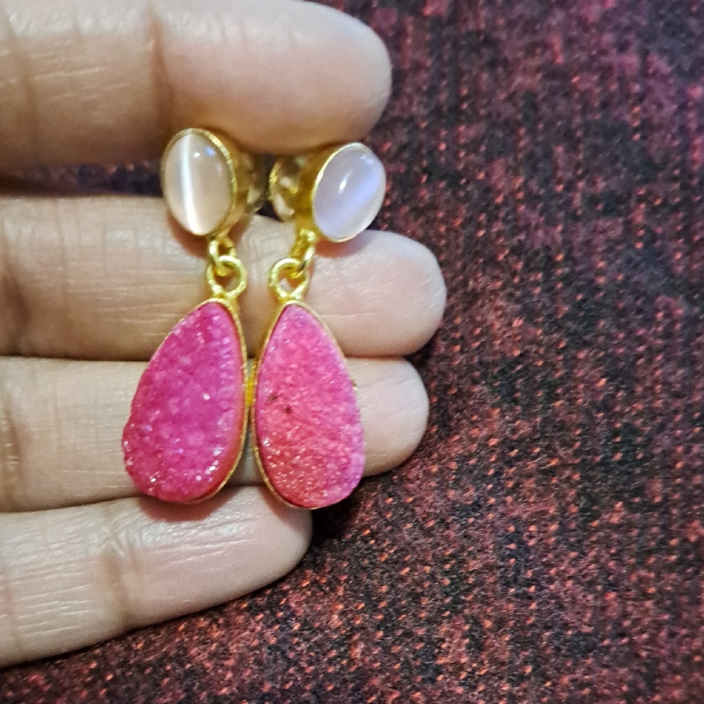 Elegant Pink and Gold Teardrop Earrings